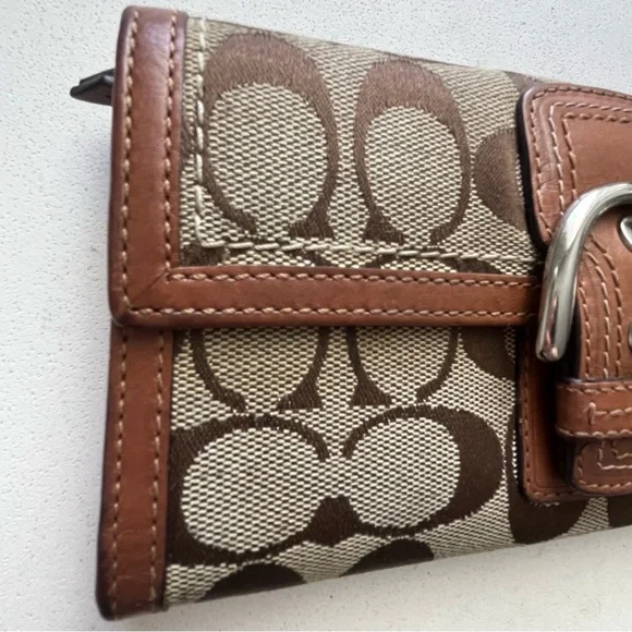Y2K Coach Brown and Tan Signature Wallet - Picture 14 of 15